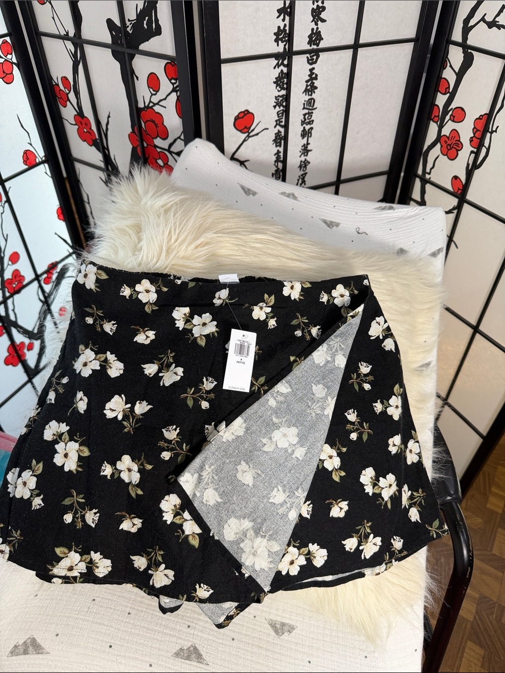 Old Navy Black Floral Skort with White Blossom Print - Picture 7 of 7